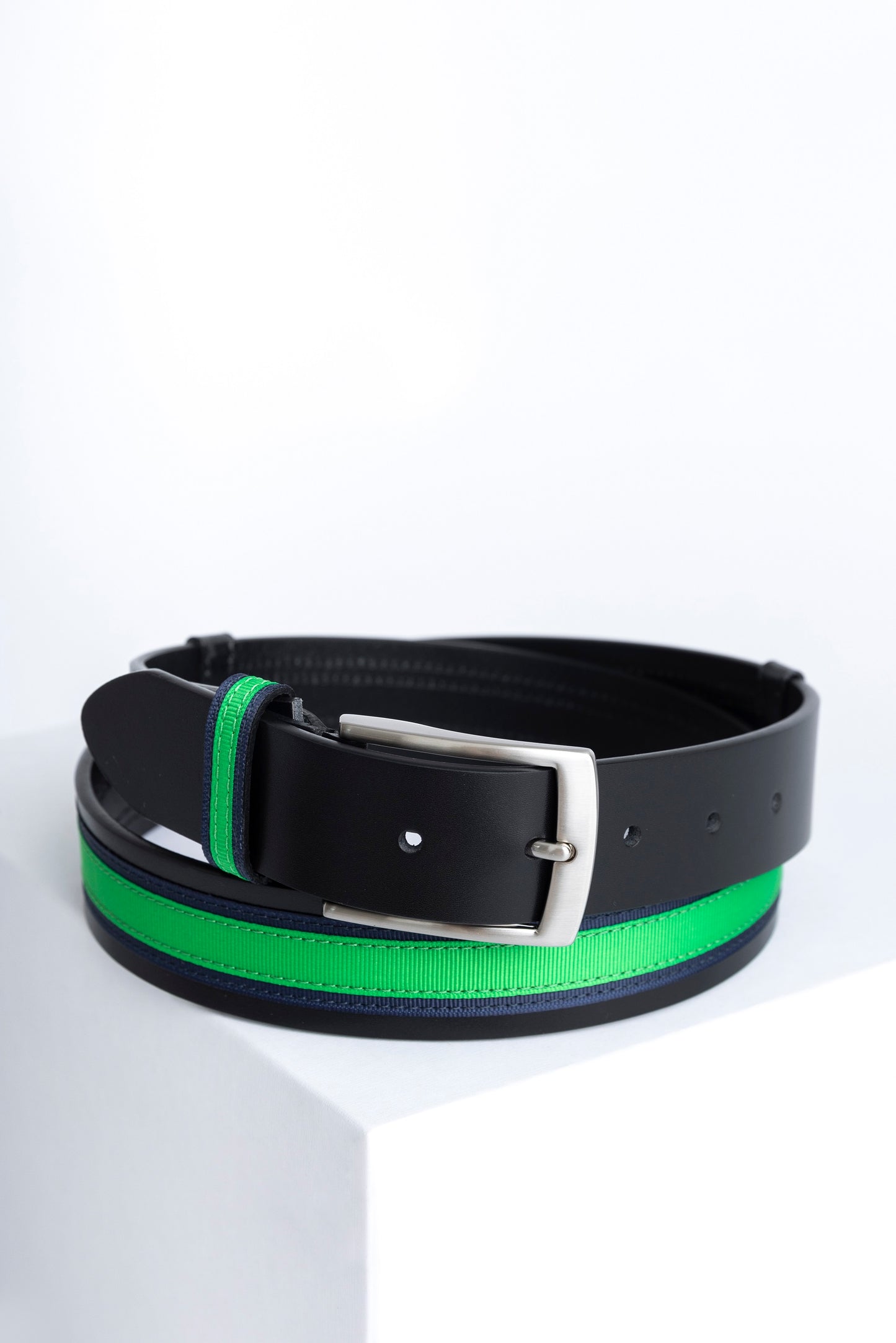 Classic Green on Navy Blue, svart läderbälte